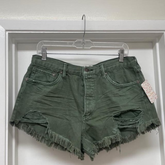 NWT $68 We The Free People Sage Green Distressed Hi-Rise Shorts - Picture 3 of 11
